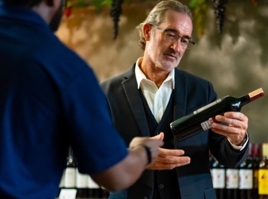 Caviste : entre vente de vins et conseil personnalisé aux clients !